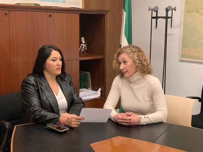 La candidata de Podemos-Izquierda Unida a la Alcaldía del Ayuntamiento de Sevilla, Susana Hornillos, y la parlamentaria de Por Andalucía Alejandra Durán.