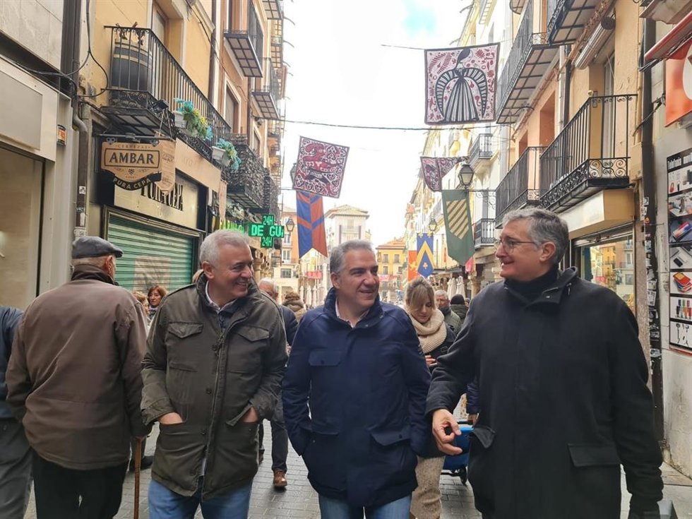 Elías Bendodo, Jorge Azcón y Manuel Blasco (PP) en el centro de Teruel.