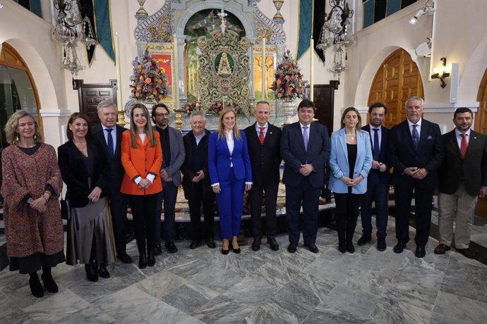 Presentación del simpecado restaurada de la Hermandad del Rocío de Huelva.