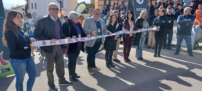Diezma acoge la salida de la segunda etapa de la Vuelta Ciclista a Andalucía.