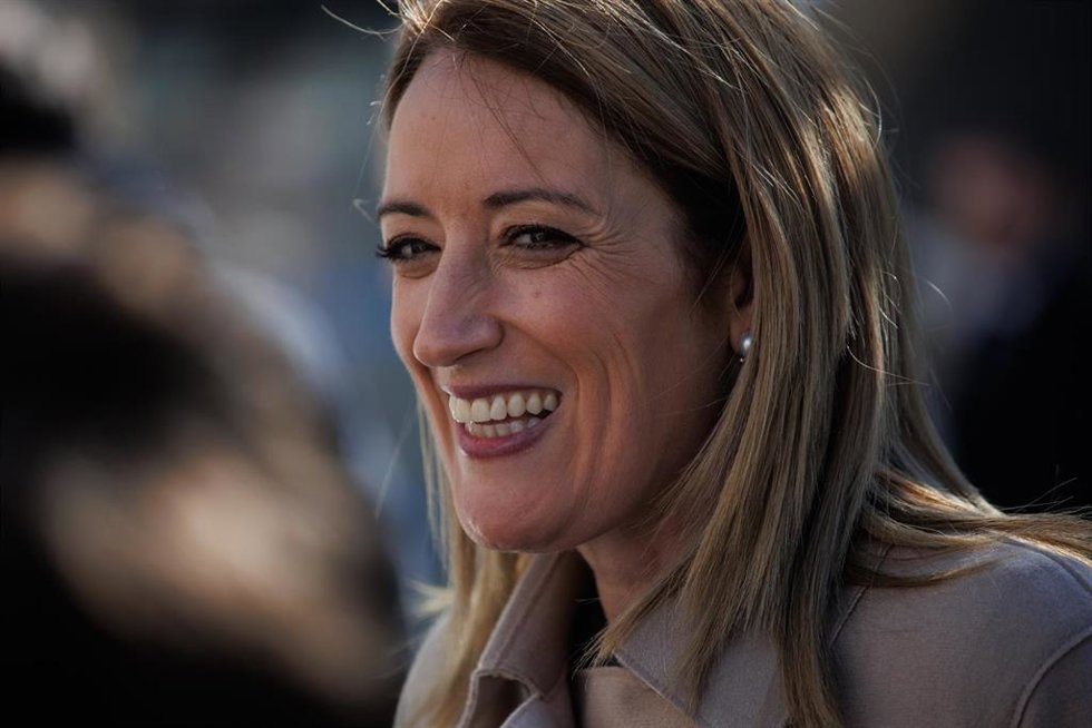 La presidenta del Parlamento Europeo, Roberta Metsola, durante un paseo en Madrid