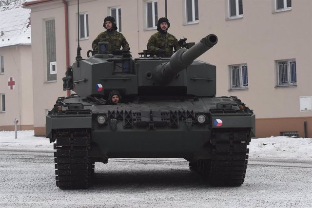 Archivo - Imagen de archivo de un tanque 'Leopard' en República Checa.