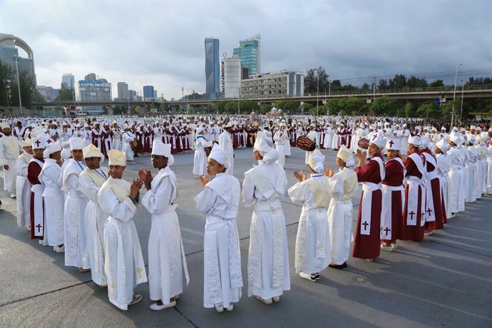 Archivo - Participantes en la celebración de la festividad ortodoxa de Meskel en Etiopía