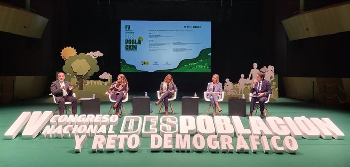 El consejero de Universidad, Innovación y Transformación Digital, Juan Cruz Cigudosa, durante su intervención en el IV Congreso nacional de despoblación y reto demográfico