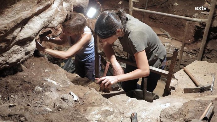 Nota De Prensa La Diputación De Badajoz Produce Un Documental Sobre Las Cuevas De Fuente De León