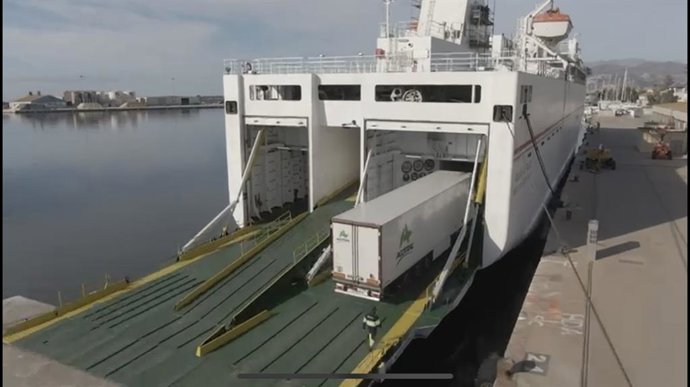 Camión de exportación con mercancía general