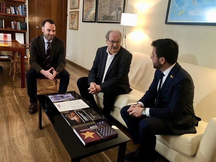El president, Pere Aragons, al Cidob amb el director del think-tank, Pol Morillas, i el seu president, Antoni Segura