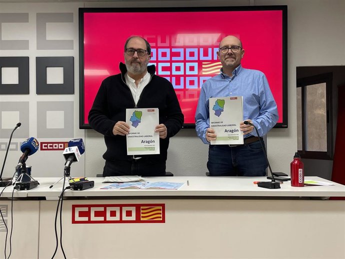 De izquierda a derecha, el secretario de Salud Laboral de CCOO en Aragón, y Luis Clarimón, y el secretario general de CCOO en Aragón, Manuel Pina.