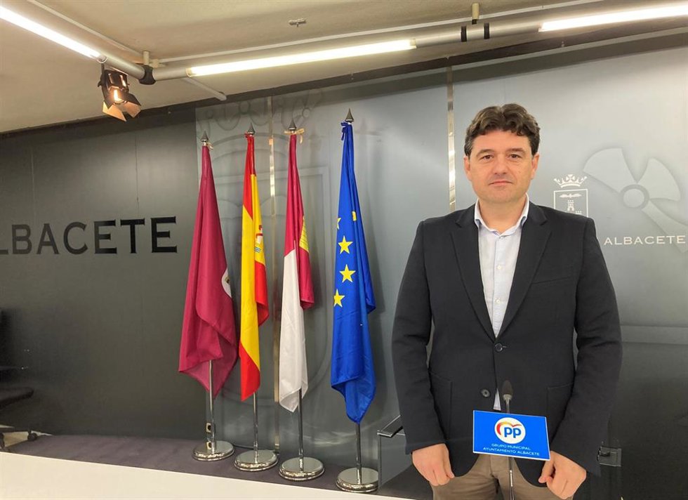 PP acusa al alcalde de Albacete de "incumplir" sus promesas de mejorar la iluminación del Carlos Belmonte