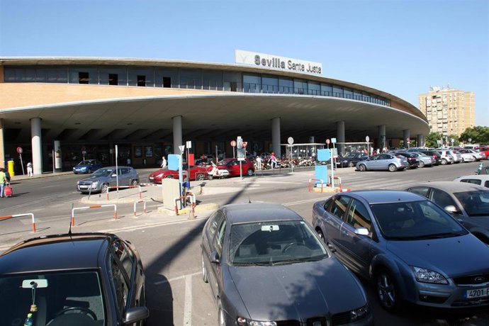 Archivo - Estación de trenes de Santa Justa