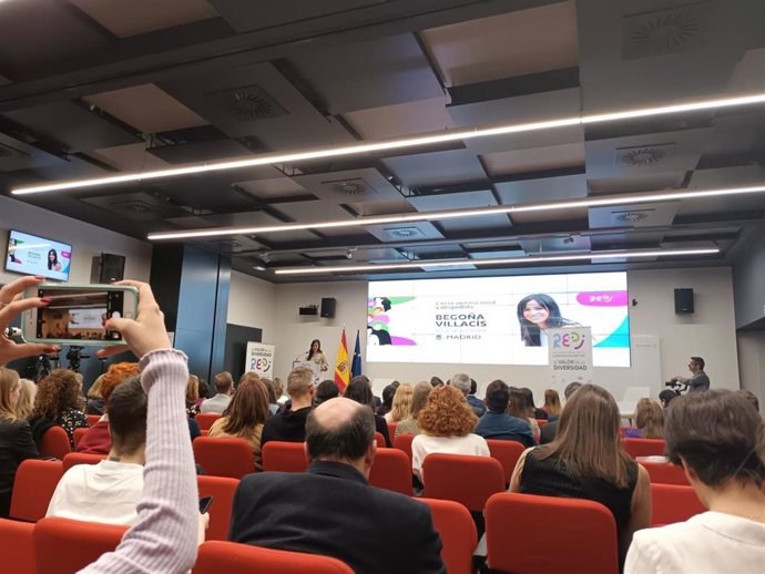 La vicealcaldesa de Madrid, Begoña Villacís, en la clausura de las jornadas organizadas por la Red Empresarial por la Diversidad e Inclusión LGTBI (REDI)