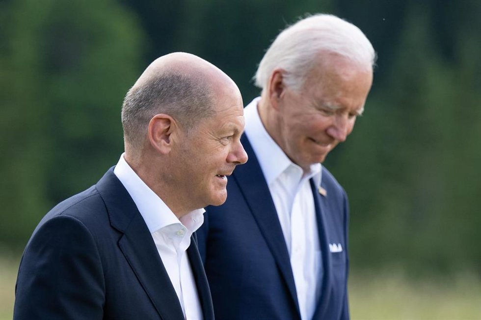 Archivo - El canciller de Alemania, Olaf Scholz, y el presidente de EEUU, Joe Biden, en Elmau, Bavaria