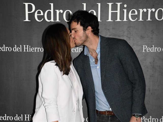 TAMARA FALCÓ E ÍÑIGO ONIEVA EN EL DESFILE DE PEDRO DEL HIERRO EN LA MERCDES-BEZ FASHION WEEK DE MADRID