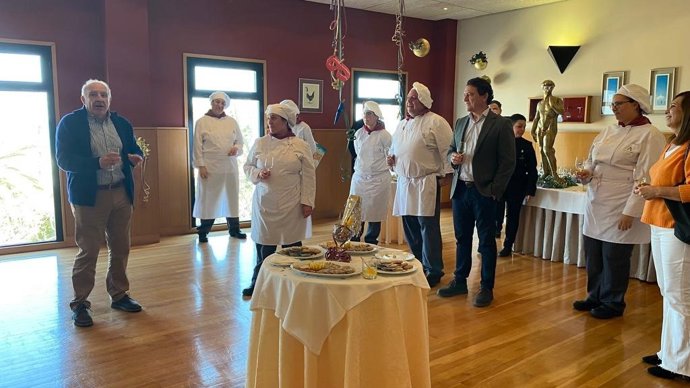 La Escuela de Hostelería de Cádiz forma a su alumnado en la gastronomía tradicional del Carnaval