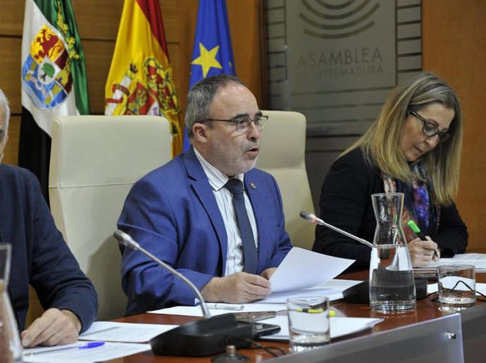 El director general de Turismo, Francisco Martín Simón, comparece en la Asambea de Extremadura
