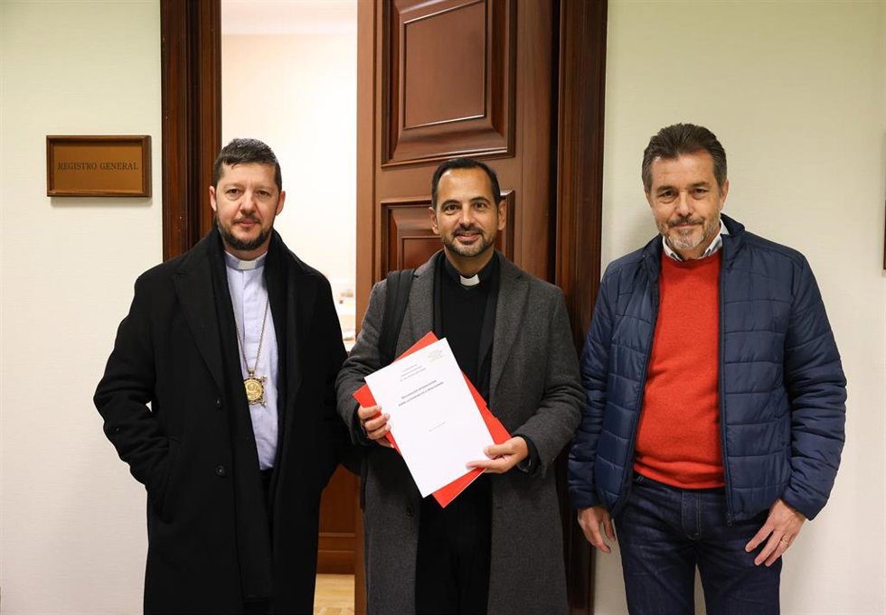 El arzobispo metropolitano del Patriarcado Ecuménico, Bessarion; el director del Secretariado de la Subcomisión Episcopal para las Relaciones Interconfesionales, Rafael Vázquez; y el representante de la FEREDE, Jorge Fernández.