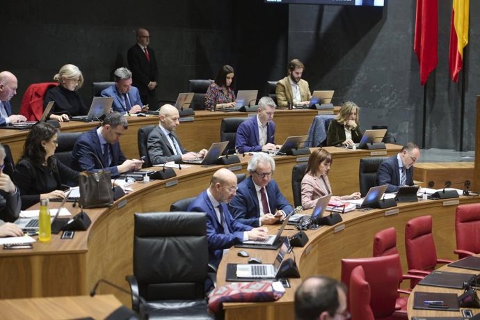 Un momento del pleno parlamentario celebrado este jueves