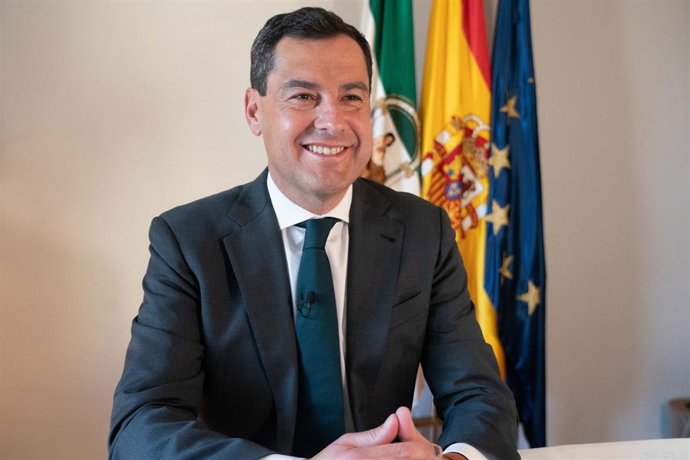 El presidente de la Junta de Andalucía, Juanma Moreno, participa de forma telemática en la VI Edición de Forbes Summit Reinventing Spain