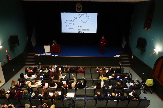 Desarrollo de un curso de formación sobre comunicación para empleiados del  Ayuntamiento de Palos de la Frontera.