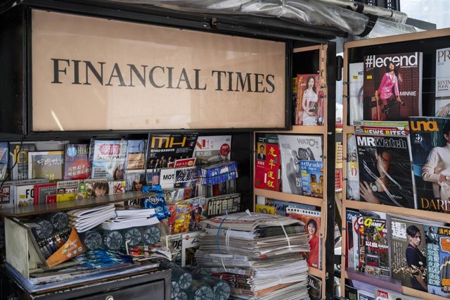 Archivo - Un puesto de prensa en Hong Kong.