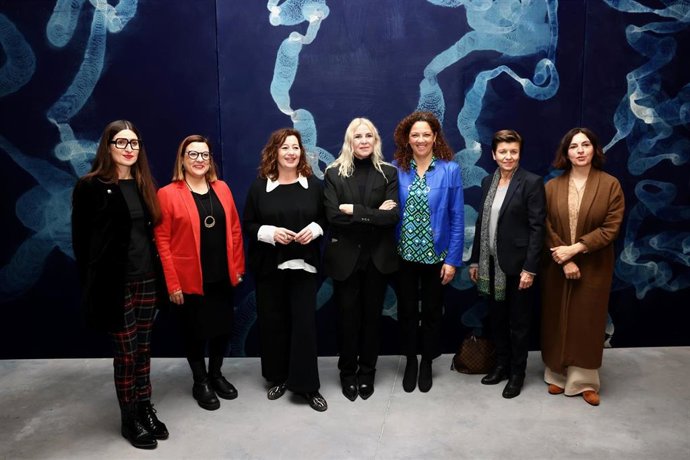 Autoridades en la inauguración de las exposiciones 'Susy Gómez. Gest contra l'oblit' y 'Nauzet Mayor. Cos en fuga. Membrana i transició'.