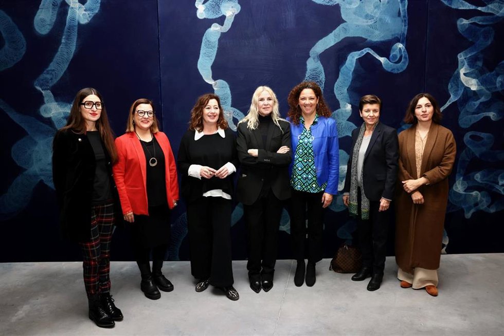 Autoridades en la inauguración de las exposiciones 'Susy Gómez. Gest contra l'oblit' y 'Nauzet Mayor. Cos en fuga. Membrana i transició'.
