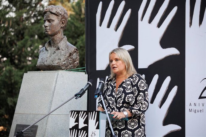 Archivo - La hermana de Miguel Ángel Blanco, Marimar Blanco, interviene en el homenaje a Miguel Ángel Blanco, en los Jardines de Miguel Ángel Blanco, a 12 de julio de 2022, en Madrid (España). El homenaje ha sido organizado por la Fundación Miguel Ángel