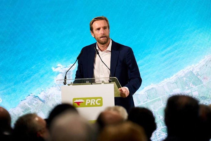 Felipe Piña durante el acto de su presentación como nuevo candidato del PRC a la Alcaldía de Santander.