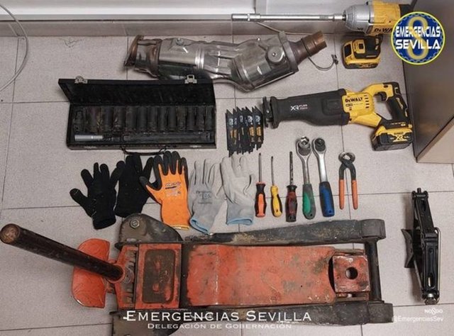 Cinco detenidos en Sevilla de un grupo especializado en robo de catalizadores tras una persecución por la A-4