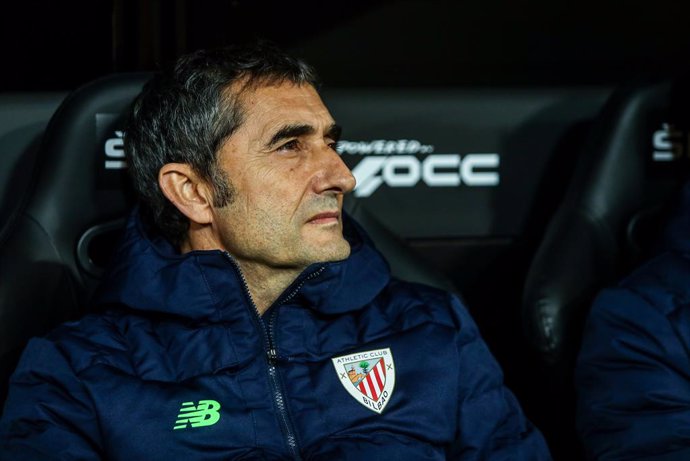 Ernesto Valverde, head coach of Athletic, looks on during the spanish cup, Copa del Rey, football match played between Valencia and Athletic Club de Bilbao at Estadium Mestalla on January 26, 2023, in Valencia, Spain.