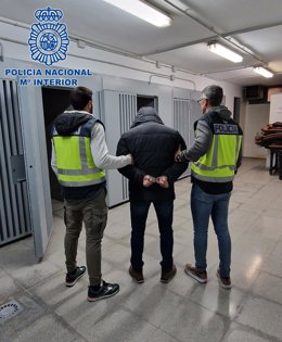 El detenido en Reus (Tarragona) acusado de extorsionar a mujeres y menores por internet para conseguir contenido sexual