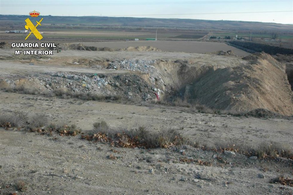 Investigan el vertido de residuos en una antigua cantera situada en el Término Municipal de Seseña