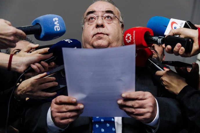 El secretario de Estado de Justicia (SEJ), Tontxu Rodríguez, atiende a medios en las puertas del Ministerio, a 17 de febrero de 2023, en Madrid (España). El Ministerio de Justicia y los representantes de los Letrados de la Administración de Justicia (LA