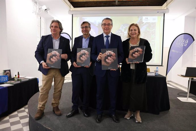 Presentación de AOVE Málaga, un volumen editado por la Diputación sobre los orígenes, la historia y las cualidades de los aceites de oliva virgen extra de la provincia.