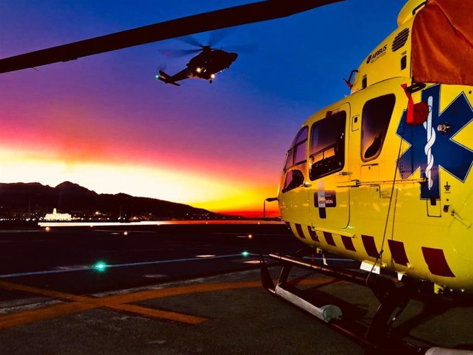Helicóptero del Ingesa en Ceuta, desde donde más de 100 pacientes graves fueron trasladados a hospitales andaluces durante 2022