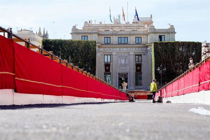 Archivo - Palcos de la Plaza de San Francisco en una imagen tomada desde la confluencia con la calle Sierpes.