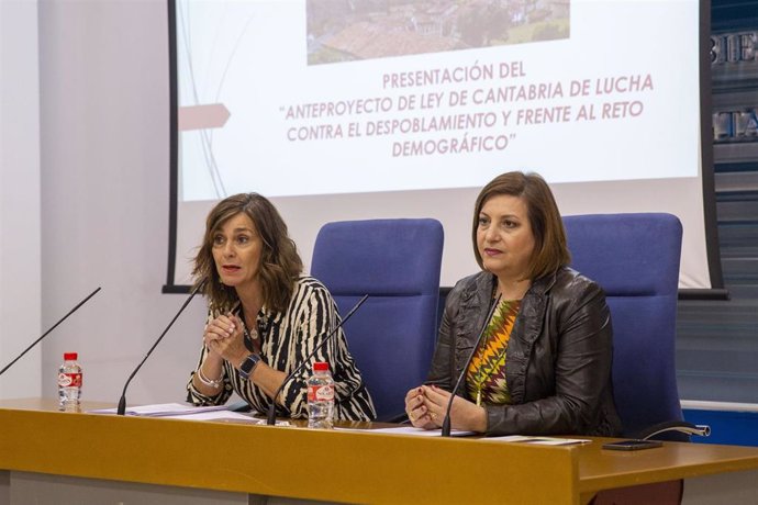 La consejera de Presidencia, Paula Fernández, informa en rueda de prensa del anteproyecto de Ley de Lucha contra el Despoblamiento.