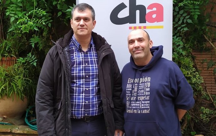 El  presidente de Chunta Aragonesista, Joaquín Palacín, y el el candidato de CHA a la Alcaldía de Binéfar, José Miguel Ferrer.