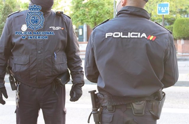 Archivo - Agentes de Policía Nacional.