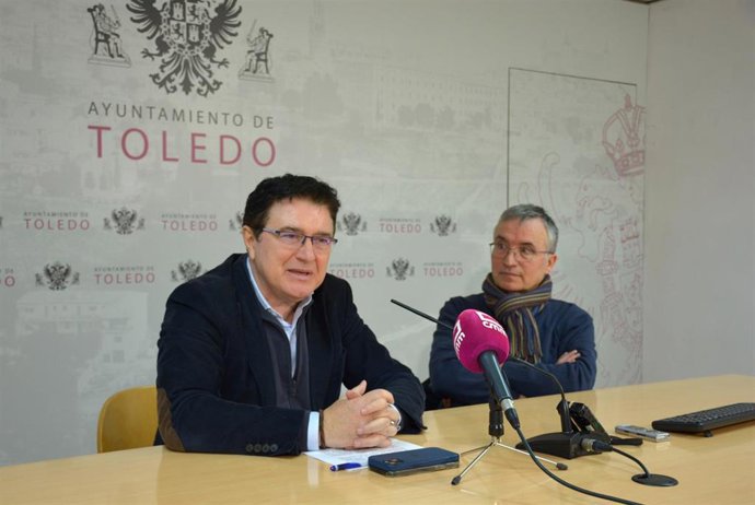 El concejal de Cultura de Toledo, Teo García, y el archivero municipal, Mariano García Ruipérez.
