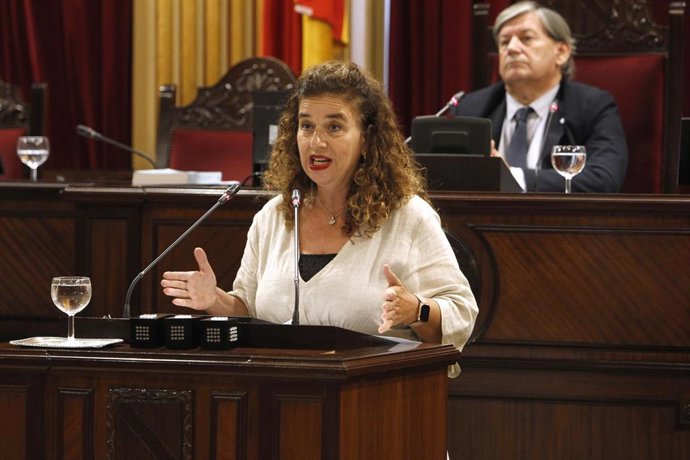 Archivo - La portavoz del PSIB en el Parlament, Pilar Costa