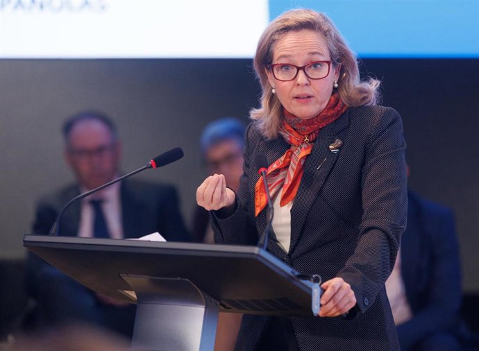 La vicepresidenta primera y ministra de Asuntos Económicos, Nadia Calviño, interviene en la presentación del informe Análisis de la contribución económica y social de las fundaciones españolas, en el HubXTalento Digital de la Fundación ONCE.