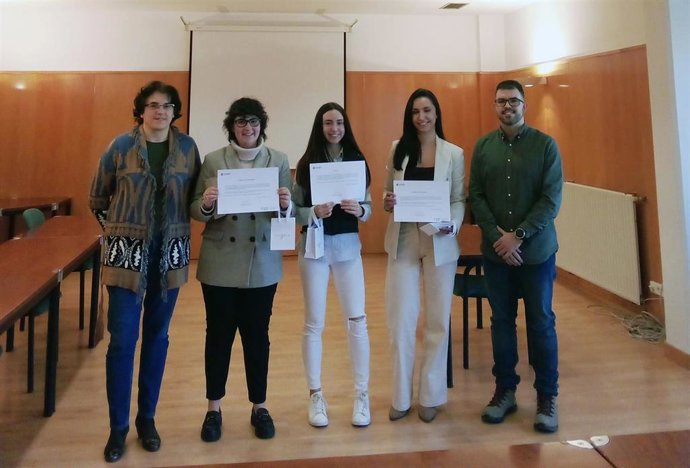 Izana Laguna, Claudia Miguel e Irene Vida, premiadas en un proyecto de innovación docente