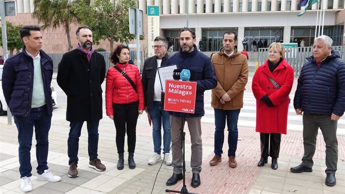 El portavoz municipal del PSOE y candidato a la Alcaldía, Daniel Pérez, en rueda de prensa