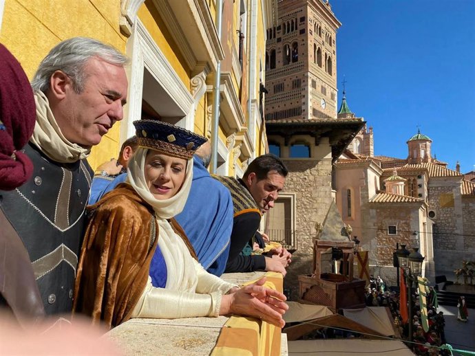 El alcalde de Zaragoza, Jorge Azcón,con la alcaldesa de Teruel, Emma Buj, en la fiesta Las Bodas de Isabel de Segura