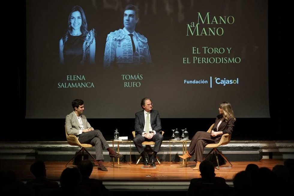 Tomás Rufo, José Enrique Moreno y Elena Salamanca, en el ciclo de cultura 'Mano a mano'.