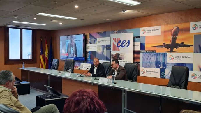 El conseller de Medio Ambiente y Territorio, Miquel Mir, durante la clausura de las Jornadas 'Transitar cap a la sostenibilitat?'.