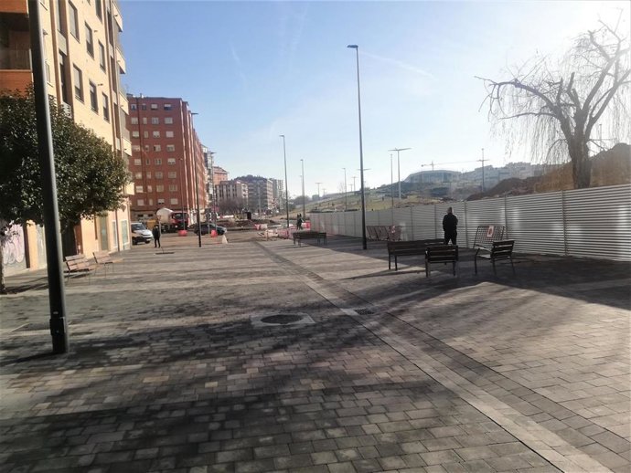 Nueva zona peatonal en Duques de Nájera, junto al Nudo de Vara de Rey