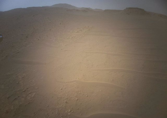 Imagen del suelo de Marte tomada por el helicóptero Ingneuity en su vuelo 43