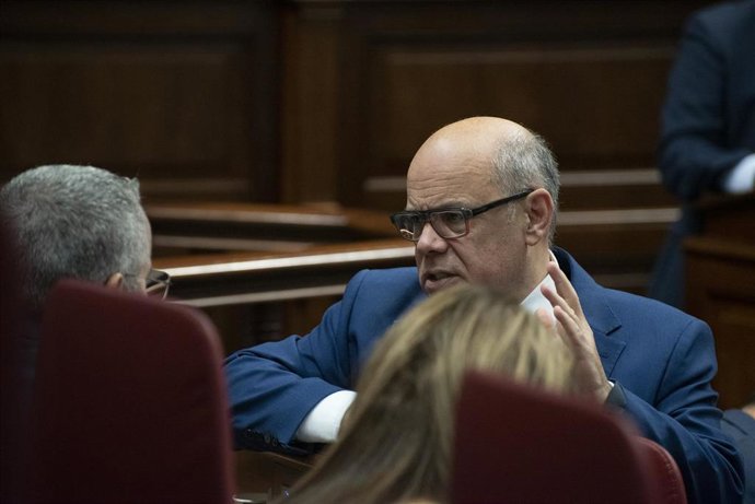 Archivo - El diputado y portavoz del Grupo Nacionalista Canario, José Miguel Barragán